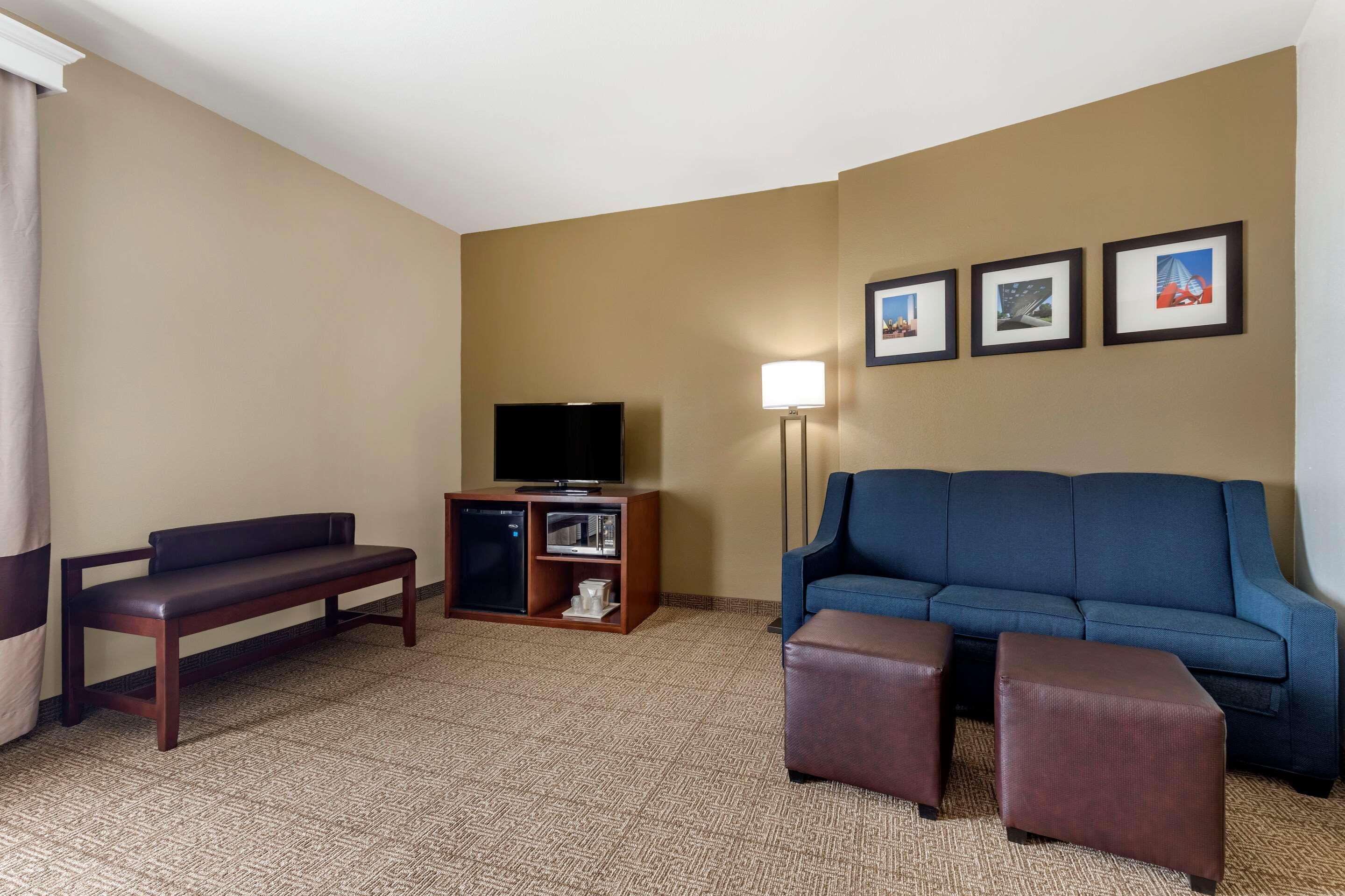 Comfort Suites West Dallas - Cockrell Hill Екстер'єр фото