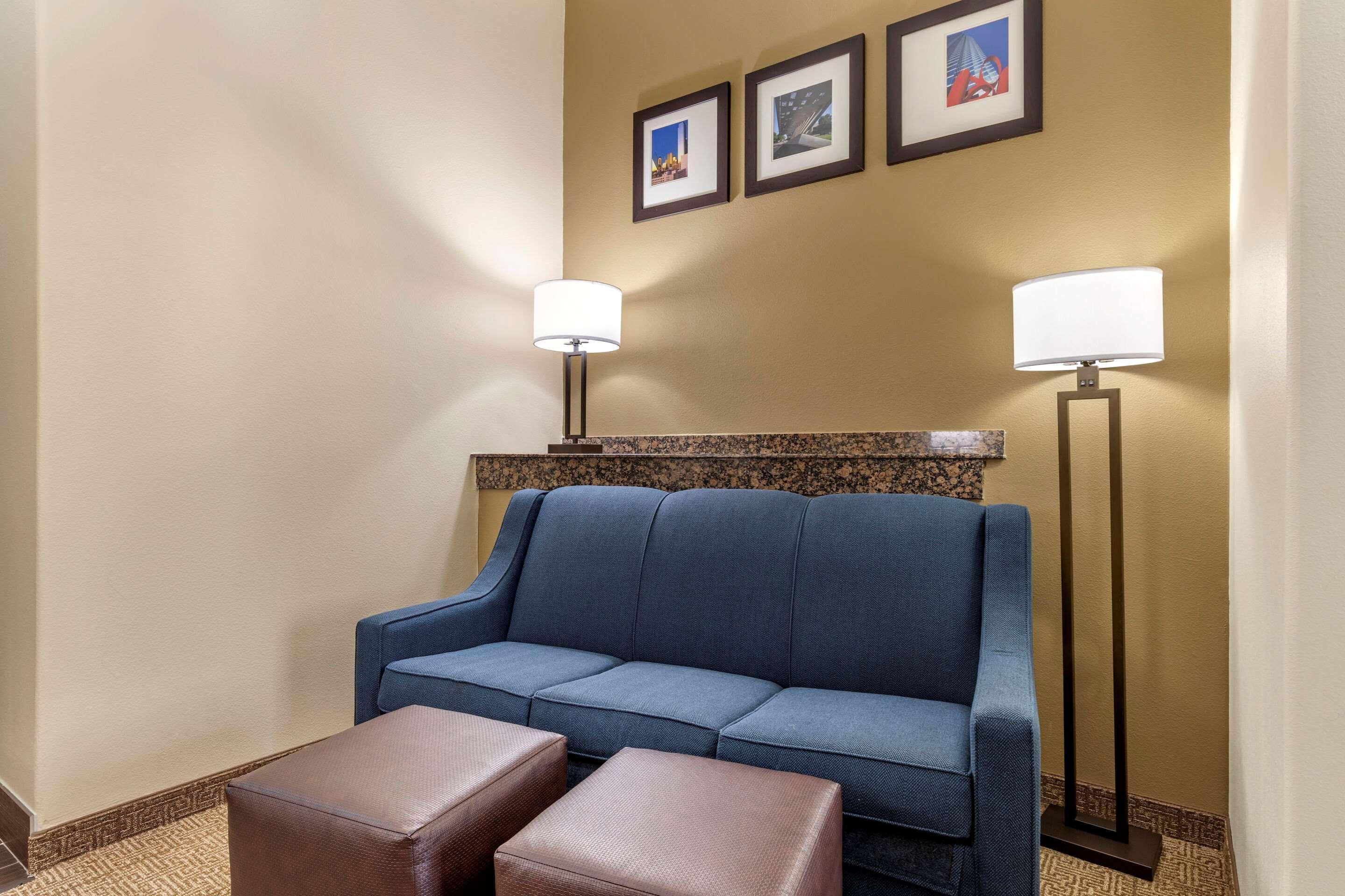 Comfort Suites West Dallas - Cockrell Hill Екстер'єр фото