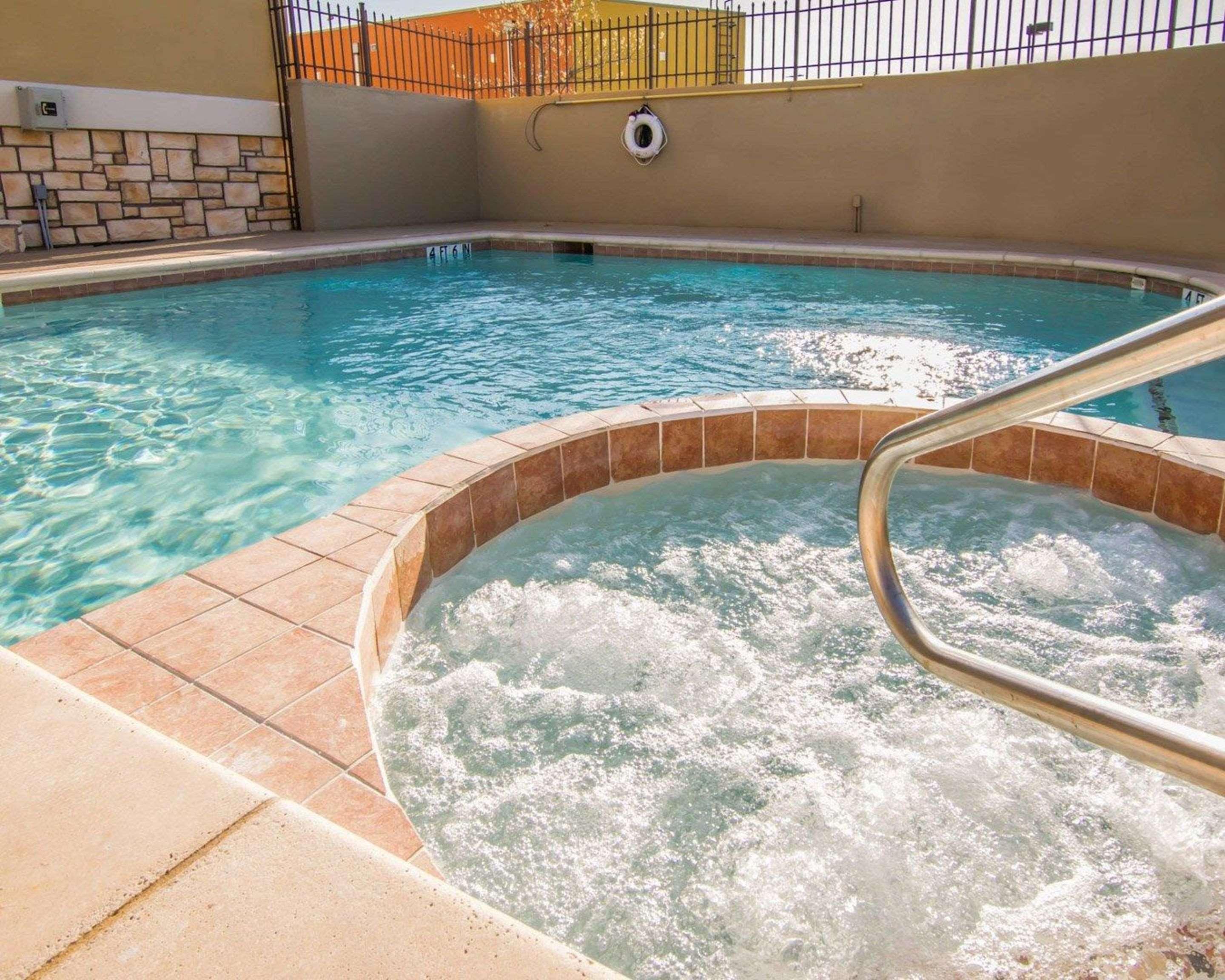 Comfort Suites West Dallas - Cockrell Hill Екстер'єр фото