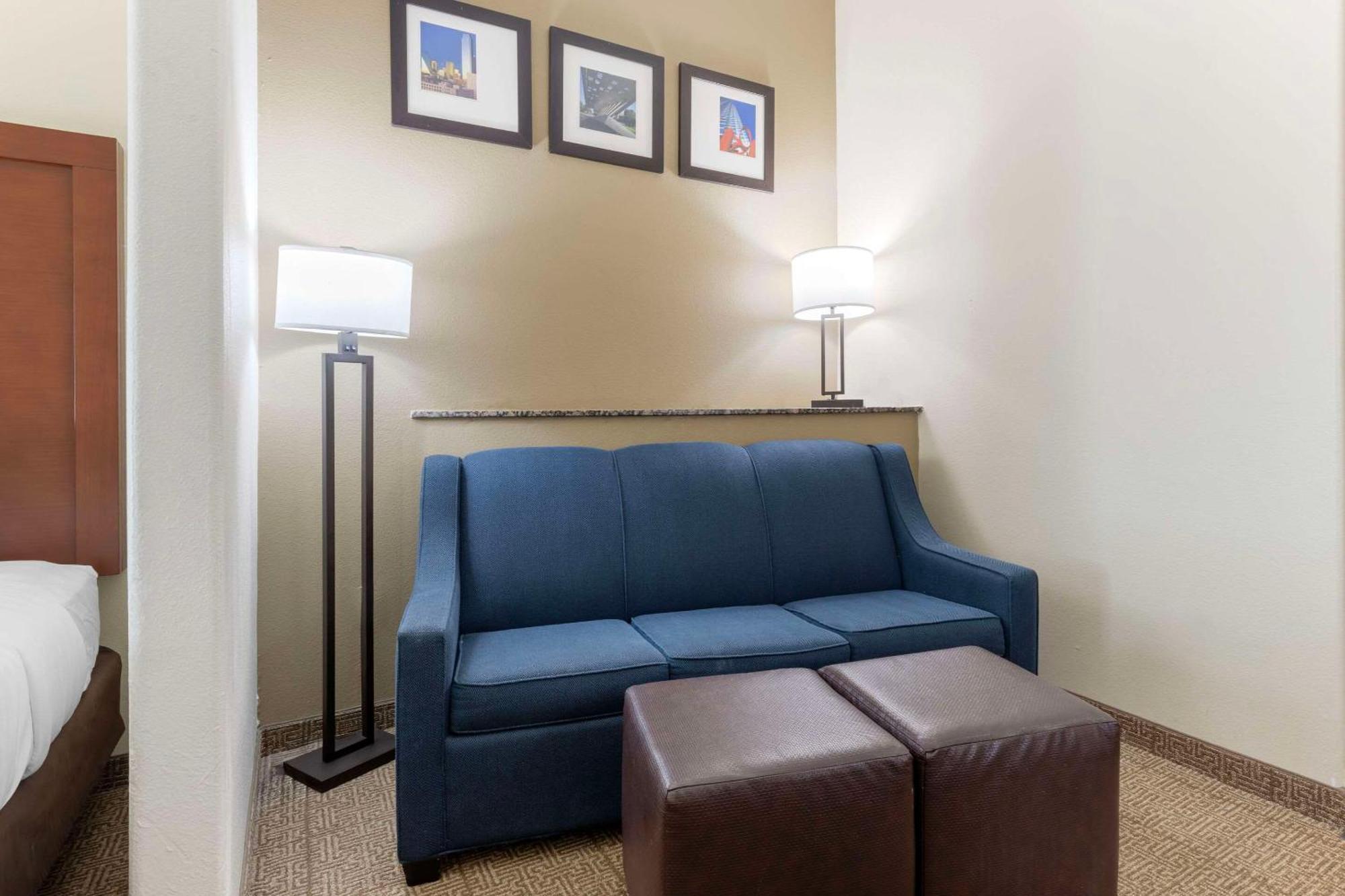 Comfort Suites West Dallas - Cockrell Hill Екстер'єр фото