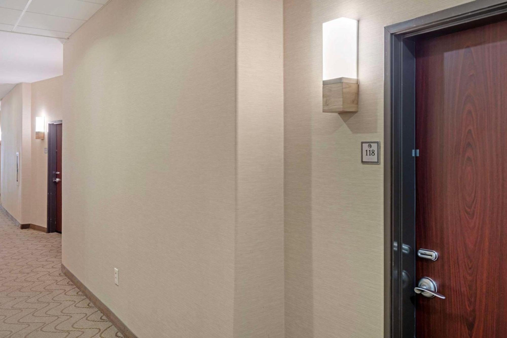 Comfort Suites West Dallas - Cockrell Hill Екстер'єр фото