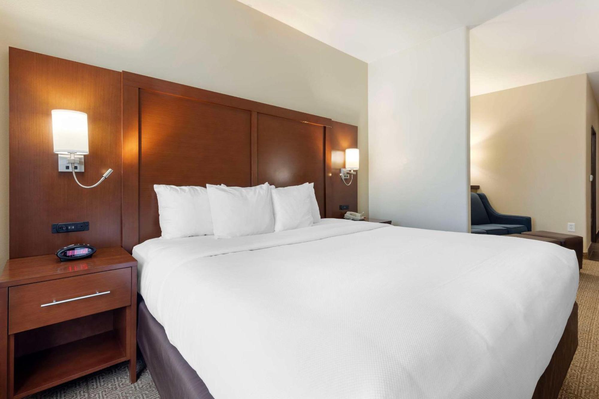 Comfort Suites West Dallas - Cockrell Hill Екстер'єр фото