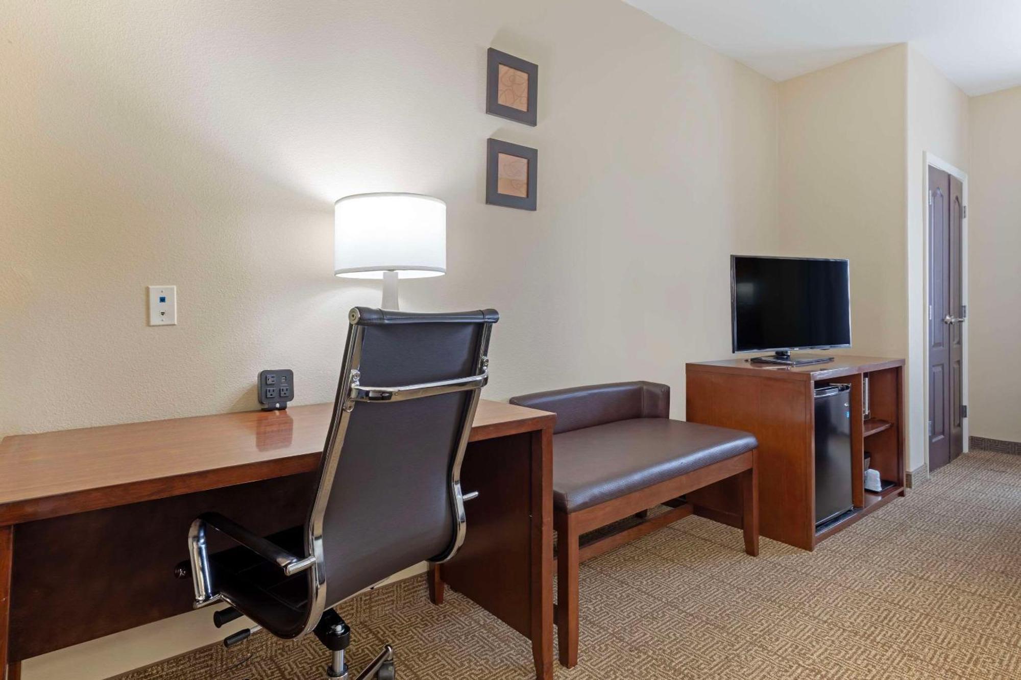 Comfort Suites West Dallas - Cockrell Hill Екстер'єр фото