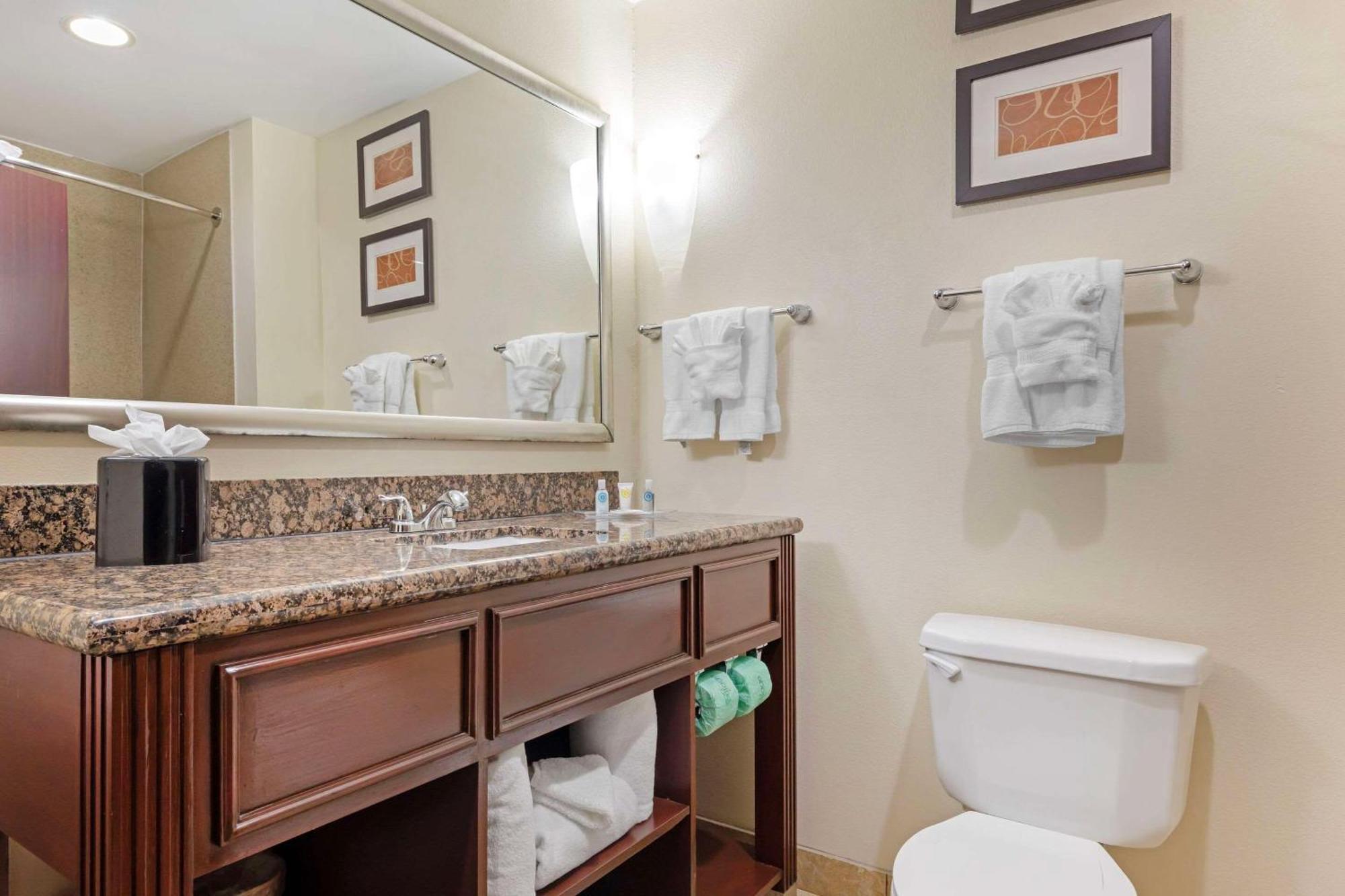 Comfort Suites West Dallas - Cockrell Hill Екстер'єр фото